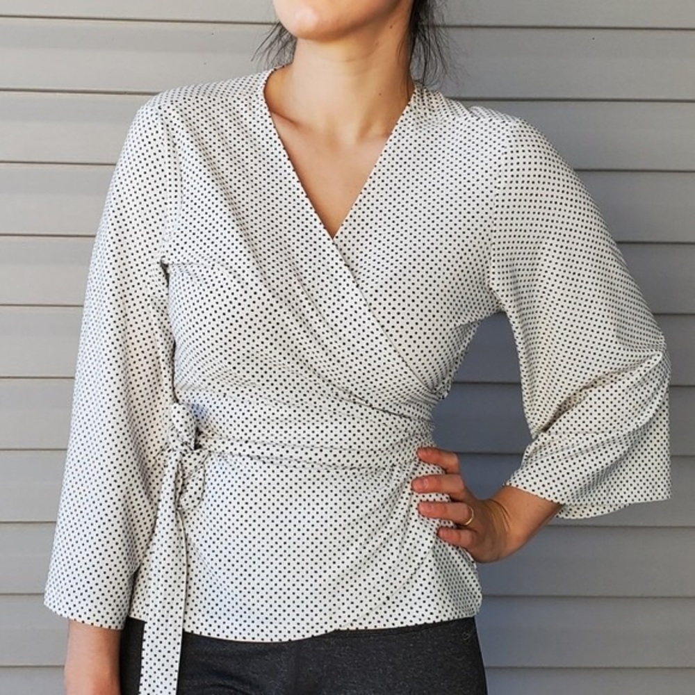 Halogen white black polka dot wrap top with wide sleeves size S
